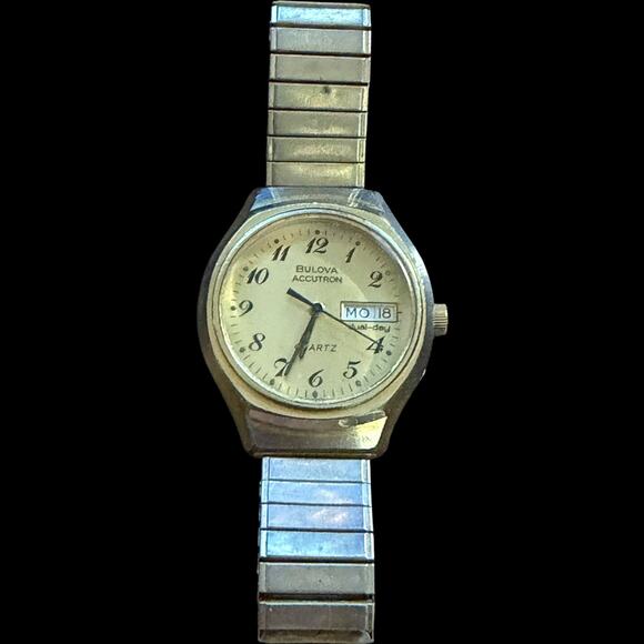 Vintage Bulova Accutron Quartz Dual-Day Men\'s Watch Gold Tone Stretch Band M7 main image 3